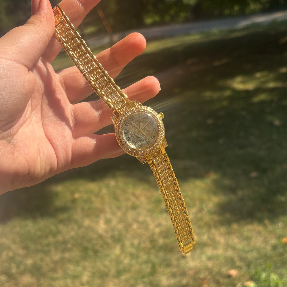 SHEIN Gold Women's Watch